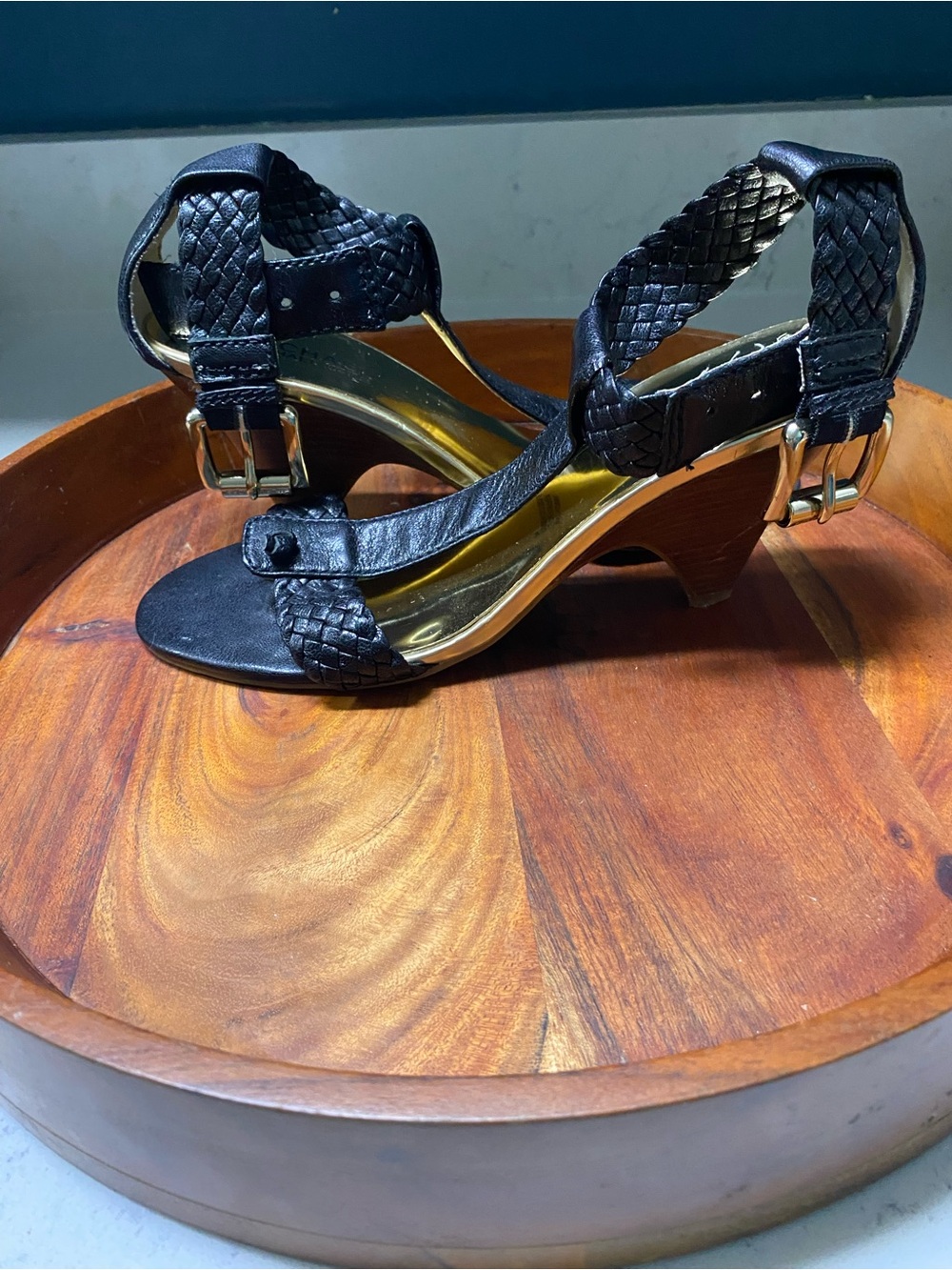 Michael Kors woven leather T-strap sandals size 8M